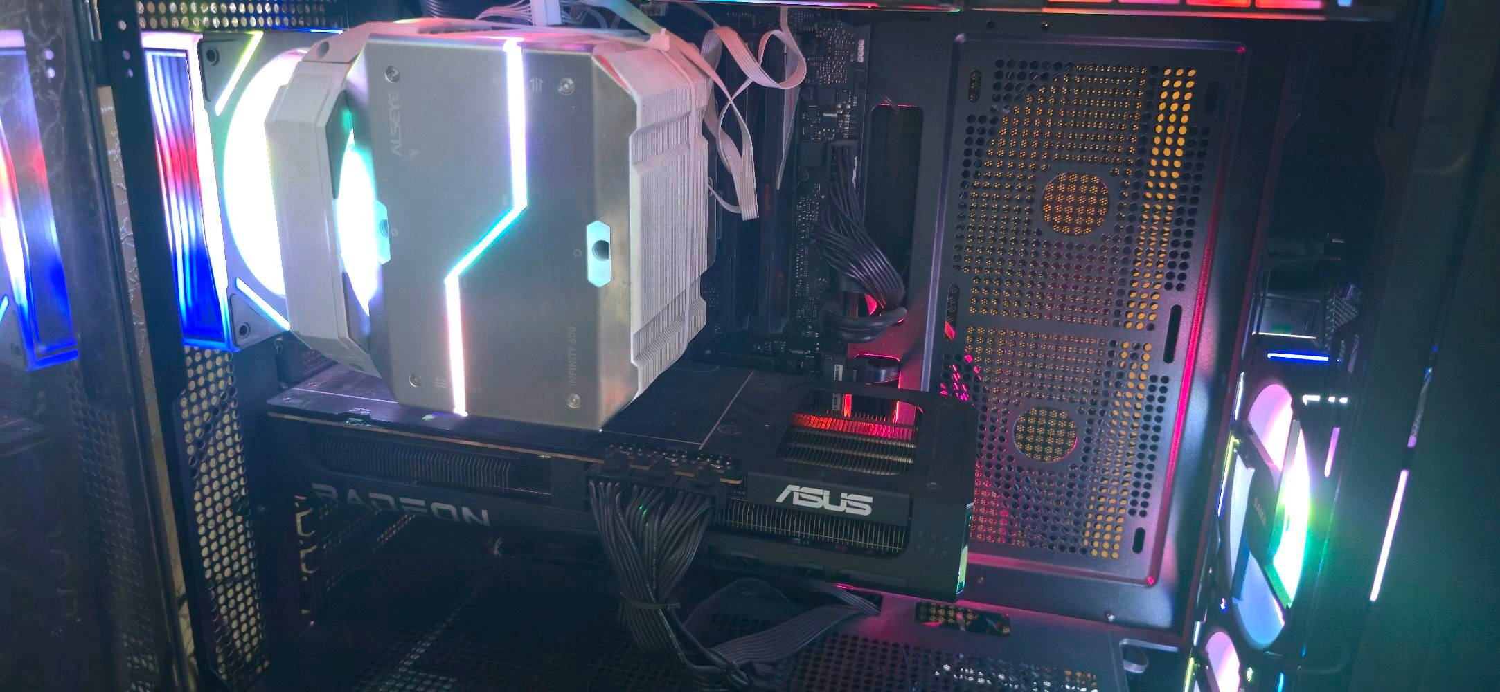 السلام عليكم 
📢 للبيع PC Gaming احترافي - استعمال 6 أشهر فقط
🔹 المعالج: Intel Core i7-14700KF 🔹 كرت الشاشة: ASUS Radeon RX 9070 XT 16GB 🔹 المذربورد: ASUS TUF Gaming B760-PLUS WIFI 🔹 الرام: 16GB DDR5 🔹 التخزين: SSD NVMe 2TB 🔹 الباور سبلاي: Thermalright TG850 850W 80+ Gold 🔹 المبرد: AG620 Infinity 🔹 الكيس: SAMA Gaming Case بشاشة أمامية 🔹 جميع الكراتين الأصلية موجودة 🔹 الجهاز نظيف جداً واستعمال شخصي فقط
✅ يشغل ألعاب 1440p و 4K بأداء قوي جداً ✅ حرارة ممتازة واستقرار عالي ✅ ويندوز 11 برو
🎁 إضافات:
شاشة Samsung 4K أصلية
UPS Online 1KV (4 بطاريات)
قطع كلهن اصليات من ماركات عالميه 👍❤️
مكاني بغداد الشعب 
رقمي *********** موجود واتساب هم للتواصل