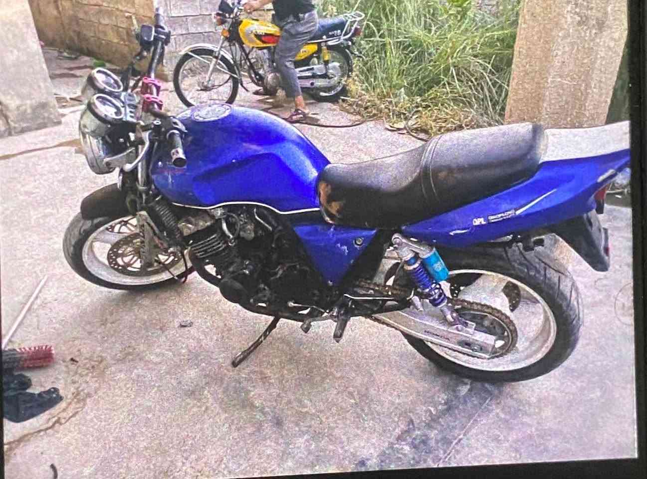 سلام عليكم من رخصت مدير كروب بطحه شيبي فور جيل اول. مكينه وكير مابيها  شي بس عايزها ترتيب بيع ومراوس رقم الهاتف ***********

