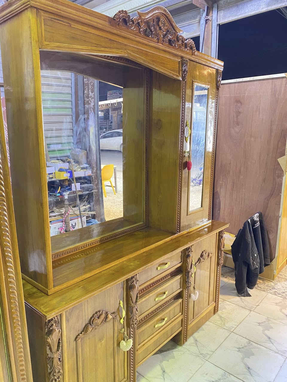 غرفه صاج داخل وخارج 5 ابواب تزكام 5 ملم موديل مسرح مستخدمه قليل نظيفه جدا زاويه برتفاع الكنتور الظهر جرجوبه دفن نقش زان دنك زان 
العنوان بغداد الرشاد 
للاستفسار اكثر خاص


**إذا كنت صاحب هذا الإعلان وتريد حذفه لأي سبب، رجاءا أرسل رسالة إلى الدعم الفني**