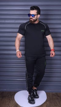 تراك رجالي • اسود • ميديم متوفر