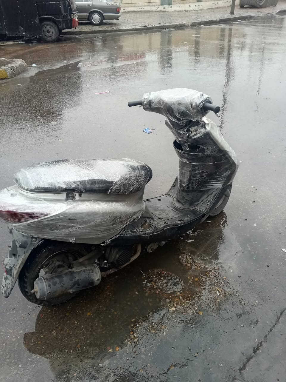 سلام عليكم شباب دراجة بريز المكينة مكفولة والكهربائيات كاملة والكابريتر بلادية السعر400وبيه مجال***********
