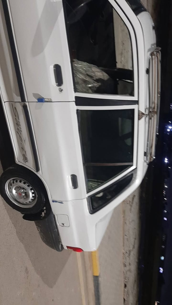 سلام عليكم سايبه مديل 2012 سيارة حلوه داخله نضيف تجي شوف بيه ملاحظات قليله يعني بزايد ورقه تكلبه كلاب مكان كوت كير مكينه مابيهن شي بس كام شفت وصدر عوزه  سعره 32 وبيه مجال وهاذ رقمي ***********
