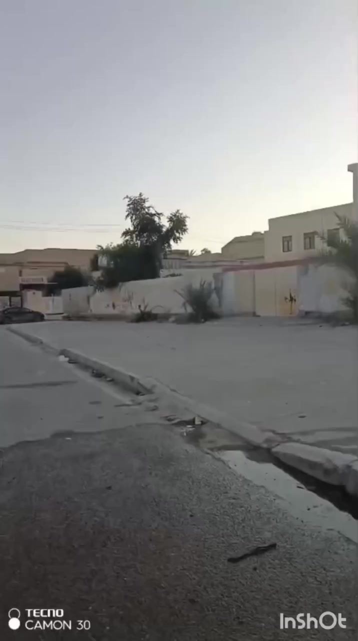 ⭕️تسلسل: 1096
🟢دار للبيع في الفلوجة حي نزال مقابل مدرسة الرسول قرب مجمع احمد عريبي 

📍بناء طابوق الثمانينات مقسوم الى ثلاث مشتملات 
📍المساحه: ٣٠٠ م٢
📍الابعاد: ١٥م❌٢٠م
📍شارع : ١٠ م مقابل  مدرسة 

🟢السعر البيع للمتر الواحد: ٧٥٠ الف دنيار

🟢مكتب دجلة الهندسي للعقارات حي الجولان قرب صناعة الجولان للسيارات مجاور سوبر ماركت الهلال
للاستفسار  الاتصال
‏‭٠٧٥٠ ٦١٤ ٦١٩٠‬
‏‭+٩٦٤ ٧٨٢ ٩١٧ ٤٧٠٨‬
