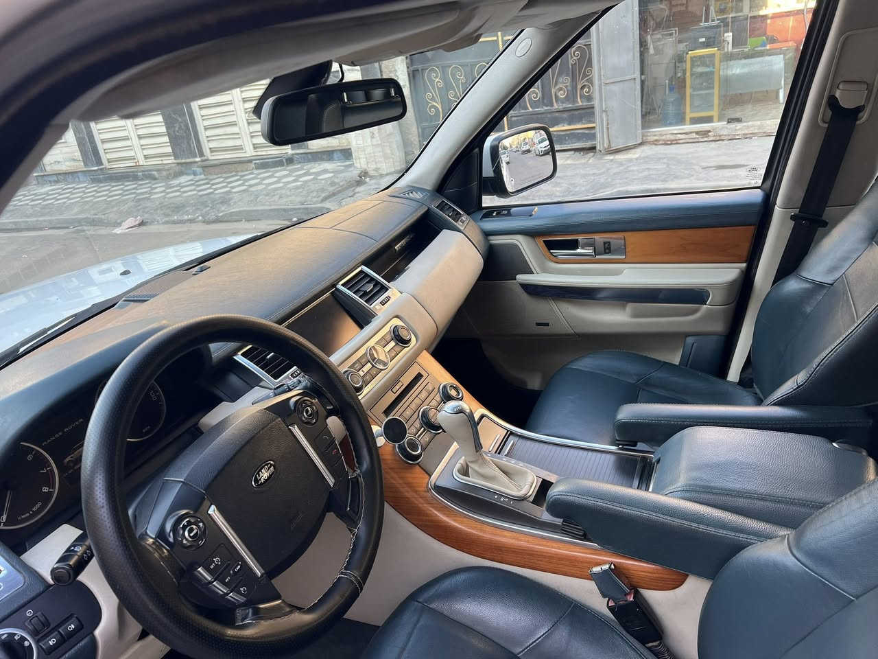 رانج سبورت بغداد  دولي ٢٠١١ باسمي رقم مميز
٤ ارقام مكفوله مابيه اي نقص جاهزه
فول الفول جوبلسات فتحه 5 بصمات 
للمراوس ***********
