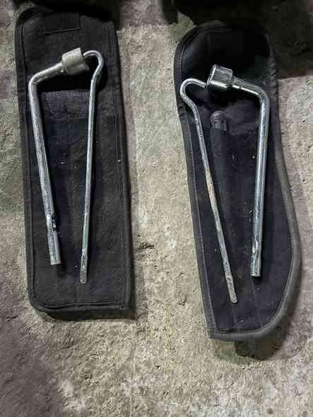 سلام هليكم 
منفاخ ياباني اصلي اخر ٣ قطع ٢٥ الف الواحد 
جك كبير ١٥ 
جك وصط ١٣ 
جك سيارات الصالون ١٠ 
كامره داش كام اصليه ٣٥ 
ويل سبانه ٥ 
مكاني بغداد مشتل يوجد توصيل 🚚🚚🚚
ملاحضه متواجد من الساعه ٥ العصر الى ١٢ بليل بلبيت مو محل 
وغراضي كله اصليه ول فحص ماعدي تجاري 
*********** بارق
