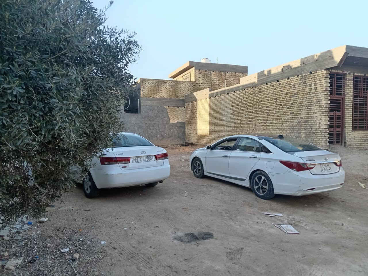 سلام عليكم 🤝
🌀🌀عرض مميز بسعر مميز بلااااش🌀🌀
بيت هيكل بمساحه ٢٠٠متر مع قطعه بمساحه ٢٠٠ متر تصلح حديقه للبيت مساحة العقار ٤٠٠ متر ٢٠×٢٠
🗣تفاصيل البيت 🗣
١_غرفة نوم واحده ٥×٥ 
٢_صاله واحده عملاقه ٨×٦
٣_مطبخ حار+مطبخ بارد (مطبخين) 
٤_صحيات خارجيه +مجموعه صحيات داخليه
٥_مناور اثنين 
🔻العنوان🔻
كربلاء _طوريج الحولي شارع الگوي (حي الزهراء) عن الشارع العام ٥٠ متر خدمات كامله 
☎️للتواصل ☎️

📱***********
