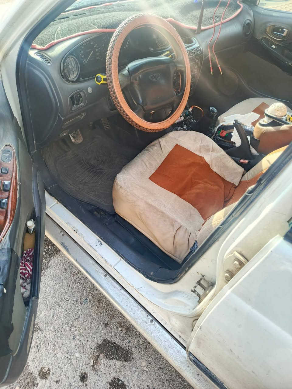 السلام عليكم.
دايو لكنزا للبيع موديل 1999 .. 

گیر ومحرك بشرط والسیاره شرط التحویل.. سنویه لل29.... السعر 42 وبیها مجال.... مکان السیاره دیالی..... 

للاستفسار ‏‪‏‪***********‬‏
