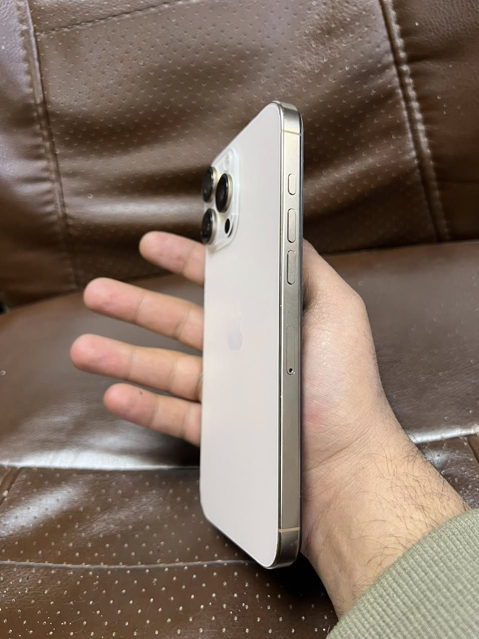 للبيع
ايفون     16promax

لون    دزرت صحراوي  

ذاكرة            ٢٥٦

بطارية                🔋 ٩٥

عدد الدورات                ٤٥٧

الملحقات          باكيت فقط  

 الجهاز مبدل  شاشة فقط  كلة شغال  بصمة الوجة تشتغل شاشة صيني بس نوعية زينة 
الجهاز عربي شرق اوسط   

السعر     ٨٠٠ الف   

العنوان بغداد حي الجامعة   

رقم   ***********
