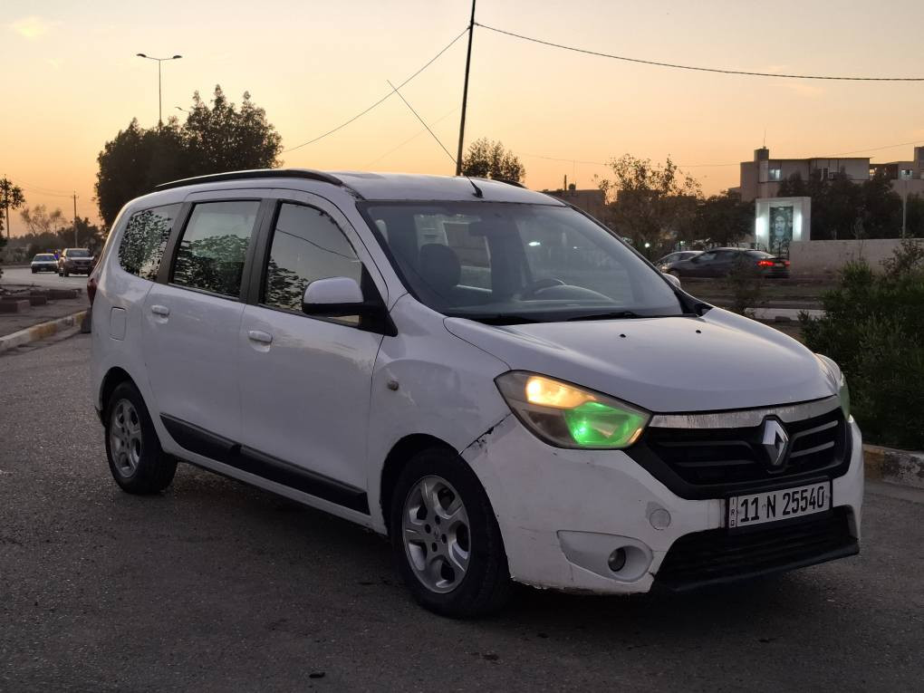 السلام عليكم للبيع او المراوس رينو موديل ٢٠١٤ كير عادي سبعه راكب رقم بغداد دولي تبريد ثلج تخم تاير نظيف صدر امامي خلفي نظيف شاشه +كاميرا سونار مرفق بالمنشور قماره جزء صبغ وجزء فابلون شركه سياره جاهزه ان شاء الله السعر ٥٨ وبيها مجال بسيط 
مكاني الدوره ابو دشير 
رقم الهاتف *********** بغداد, العراق
