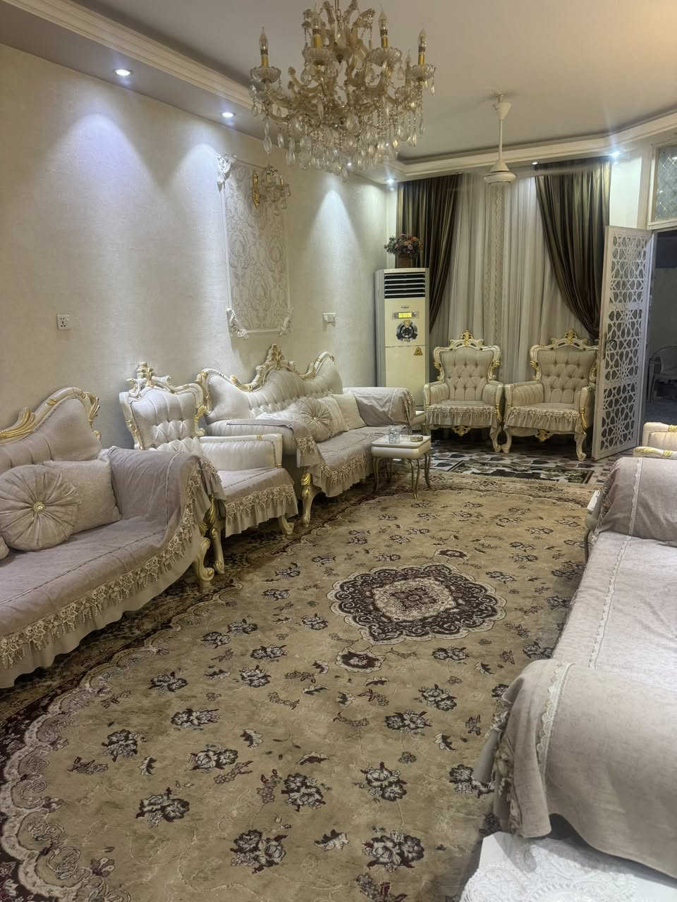 #العرض_مميز

دار سكن طابو صرف مساحه 280 متر طابقين 
5غرف نوم هول مطبخ استقبال مجمعات صحيه 
بناء طابوگ درجه أولى بأشراف هندسي مميز 
كراج سياره خدمات كامله شارع تبليط مجاري 
أرصفه أناره __خط وطني 24ساعه 
موقع ممتاز #دور_الطاقه_ابوغرق _شارع حله كربلاء 
يبعد عن شارع حله كربلاء _50متر 
الدار حر غير مطلوب 
الأستفسار الأتصال 
***********

***********

#الدار_المعموره_للعقار 

ملاحظه // من لديه عقار ويرغب بالبيع مراسلت الصفحه او الاتصال
