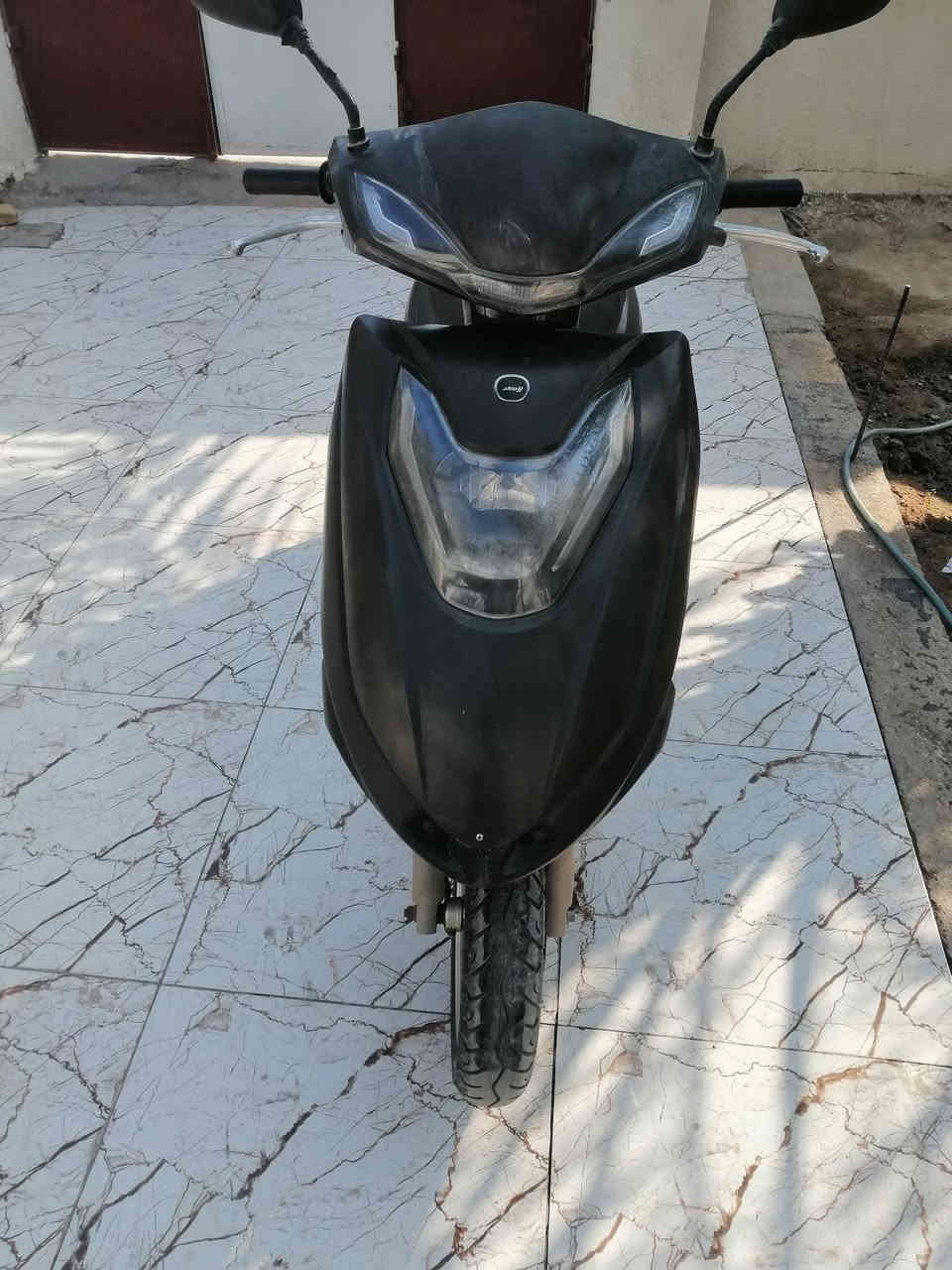 دراجه تايلندي حلوه ونضيمه ولمكينه نضيفه كلش شرط فحص كفراته حلوه وبلادي وكلشي شغال بيها وماماشيه هواي سعرها 650وبيها مجال *********** مكاني لقرنه لجلعه لشرش
