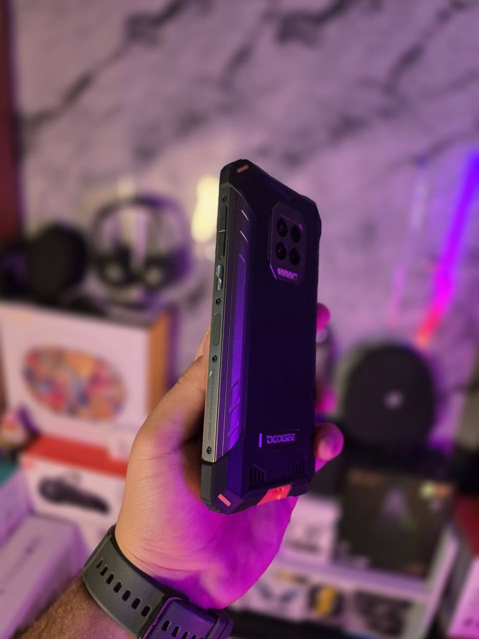 📱 Doogee S86 Pro | Rugged Smartphone 🖤🔥
هاتف مصفّح من الفئة القوية… مصمم للناس اللي تريد جهاز يعتمد عليه بالعمل والرحلات والظروف القاسية، مع بطارية جبارة وأداء ثابت 💪🌍

🛡️ مقاومة بمعايير IP68 / IP69K + MIL-STD-810G
مقاوم للماء والغبار والصدمات

🔋 بطارية 8500mAh تدوم أيام
⚡ شحن سريع 24W USB-C

📺 شاشة 6.1 إنش IPS HD+
محميّة بزجاج Gorilla Glass

⚙️ معالج MediaTek Helio P60
🧠 RAM 8GB
💾 Storage 128GB قابل للتوسعة

📸 كاميرات خلفية ثلاثية:
16MP + 8MP Wide + 2MP Macro
🤳 كاميرا أمامية 8MP

🌡️ ميزة خاصة: Infrared Thermometer لقياس الحرارة عن بُعد

📡 يدعم 4G Dual SIM + NFC + Bluetooth 5.0

💎Doogee S86 Pro 
مو موبايل عادي… هذا جهاز مصفّح يتحمل كلشي ويكمل وياك بكل الظروف 🖤🔥

للحجز والاستفسار خـاص…📩


**إذا كنت صاحب هذا الإعلان وتريد حذفه لأي سبب، رجاءا أرسل رسالة إلى الدعم الفني**
