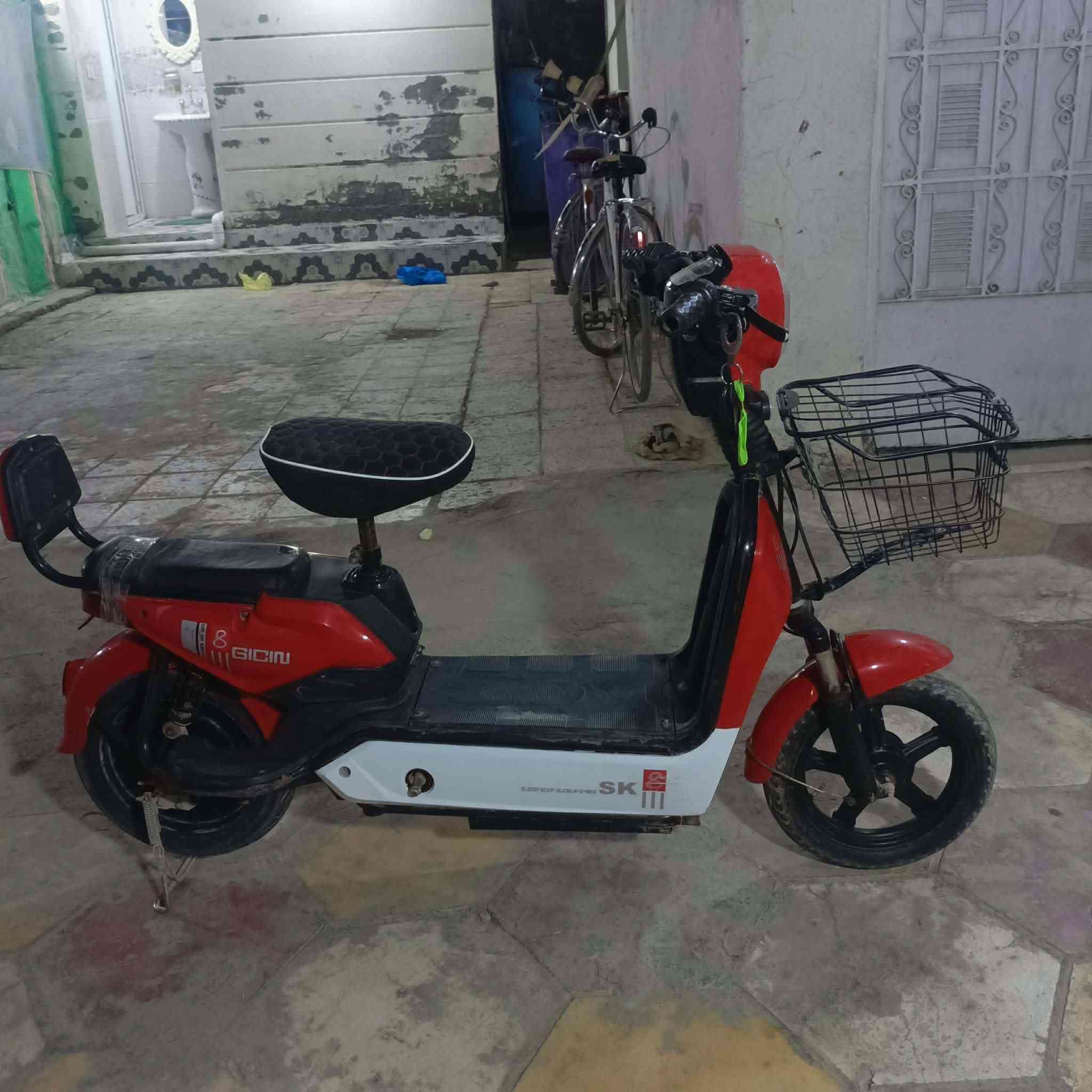 سلام عليكم دراجه شحن حجم 14سعر خاص المكان سكندريه رقم ***********
