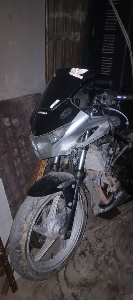 سلام عليكم كوم حديد
دراجه بطح ربع للبيع اسمهه Honda CBR250r

موديل2011

الدراجه متروكه صارلهه شهر فصختهه و تركتهه و مالي واهس اصلحهه النقص إلي بل مكينه ملف و ضفيره و عقل و باتري ضفيرتهه القديمه موجوده مكينتهه ناعمه و ما مفتوحهه

السعر 300اسعر مكاني بغداد الدوره عرب جبور أو البعيثه

 و بيهه مجال تفيد تعمير لو مال لعب الرقم *********** أخيك إذا مو شراي مو تكسر بل سعر
