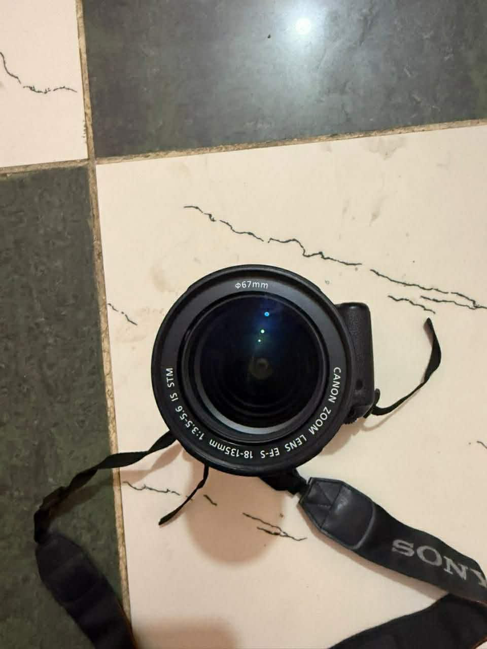 كامرة كانون D700 للبيع
السعر 500بيهه مجال

وياهة عدسة ١٨_١٣٥
كامره ما متعوبه ووجايبهة من خارج
شترهة ماعابر ٢٠٠٠ بعدهة جديده
الشاشة لمس  وتصويرهة فيديو خرافي
كامرة احترافية 
هية وشاحنتهة وياهة كيبل نقل ايفون 📱 + للايندو
***********
