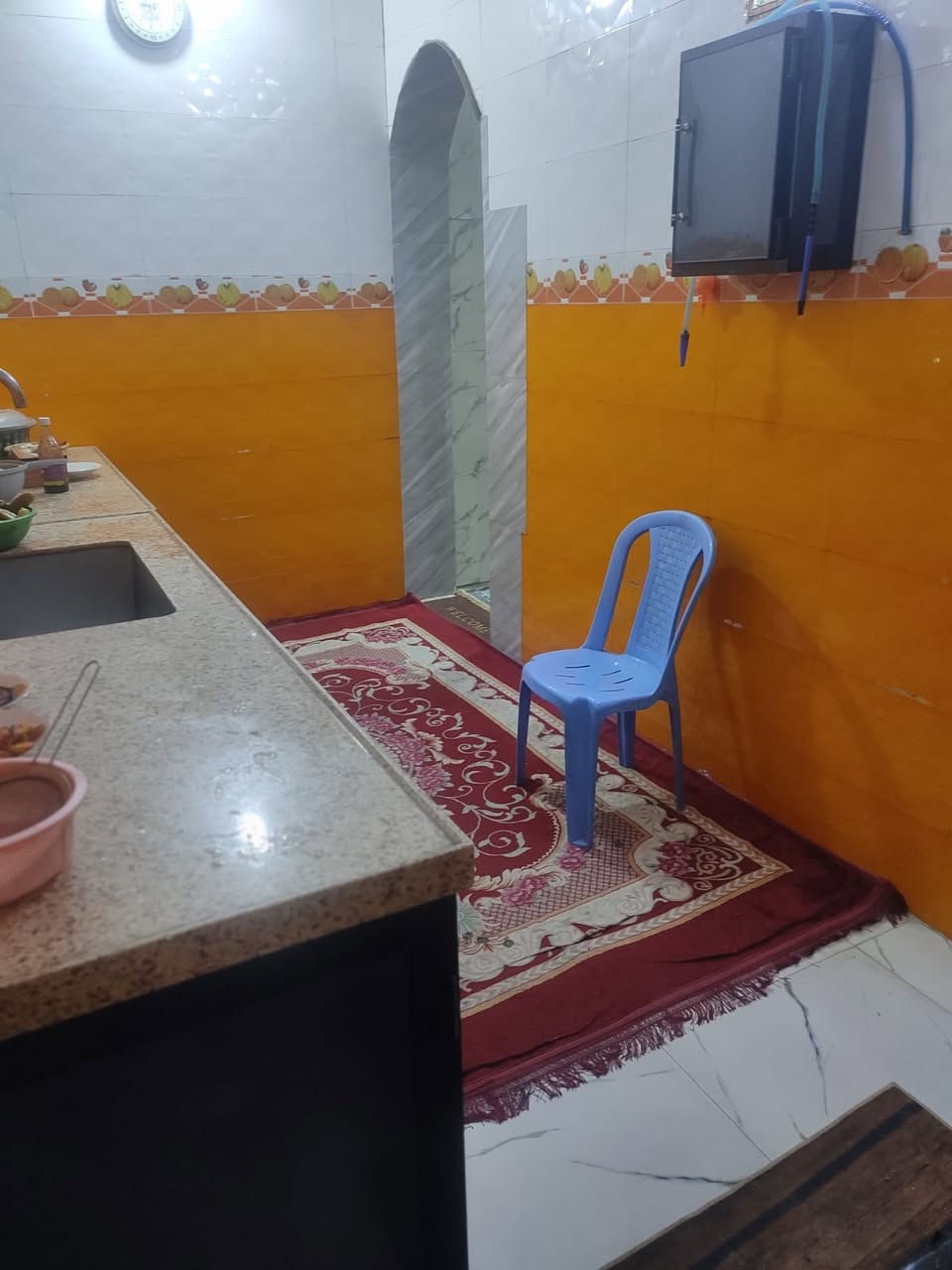 السلام عليكم
بيت للبيع المساحه ١٠٠ متر مربع
البناء بلوك الأساس صب السقف عكاده يحتوي على غرفه وصاله واستقبال ومطبخ الطابق الثاني يحتوي على غرفه الارضيه بورسلين البناء كامل
العنوان البراكيه شارع المطار القديم مقابل مجمع وعيادات الكوثر الطبي
رابع بيت عن الشارع تتوفر جميع الخدمات 
الاستفسار الاتصال على الرقم
***********
