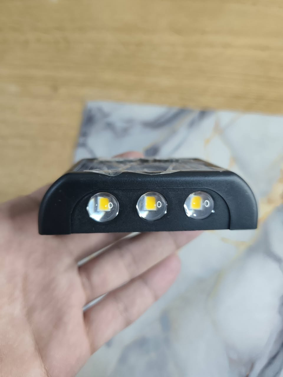 اضاءة جدارية بالطاقة الشمسية (6 ليدات بإضاءة دافئة)اقتصادية 100% تشحن وتشتغل بالطاقة الشمسية، ما تحتاج أي وايرات
 الباكيت بي قطعتين 
سعر الباكيت 6 متوفر توصيل لجميع المحافظات


**إذا كنت صاحب هذا الإعلان وتريد حذفه لأي سبب، رجاءا أرسل رسالة إلى الدعم الفني**