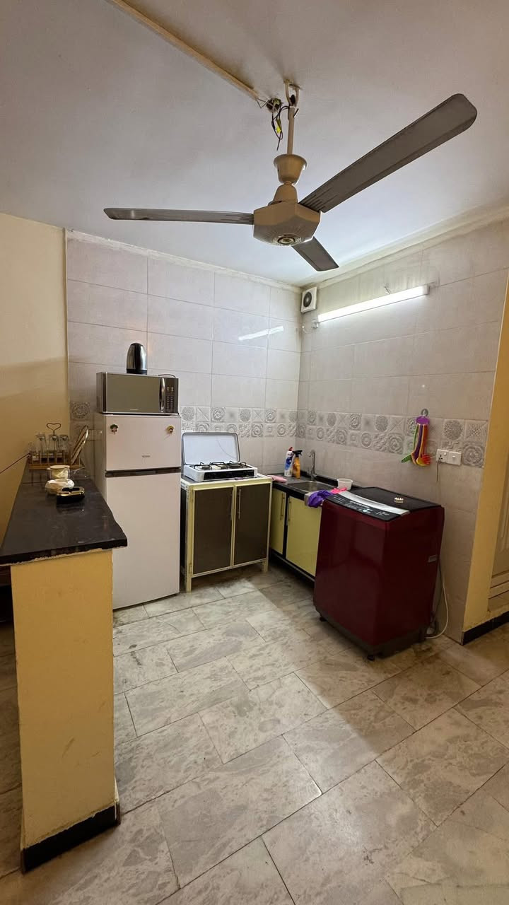 #للايجار____في____السيدية
شقة نظيفة درجة اولى مؤثثة بالكامل 

تحتوي على غرفتين نوم صالة مطبخ وخدمات 

(ترهم شباب)

قيمة الاجار:750 الف 

للاستفسار:***********

او زيارة مكتب الفهد الهندسي للمقاولات العامة/شارع جامع الاقصى مقابل مكتبة الحكم سنت
