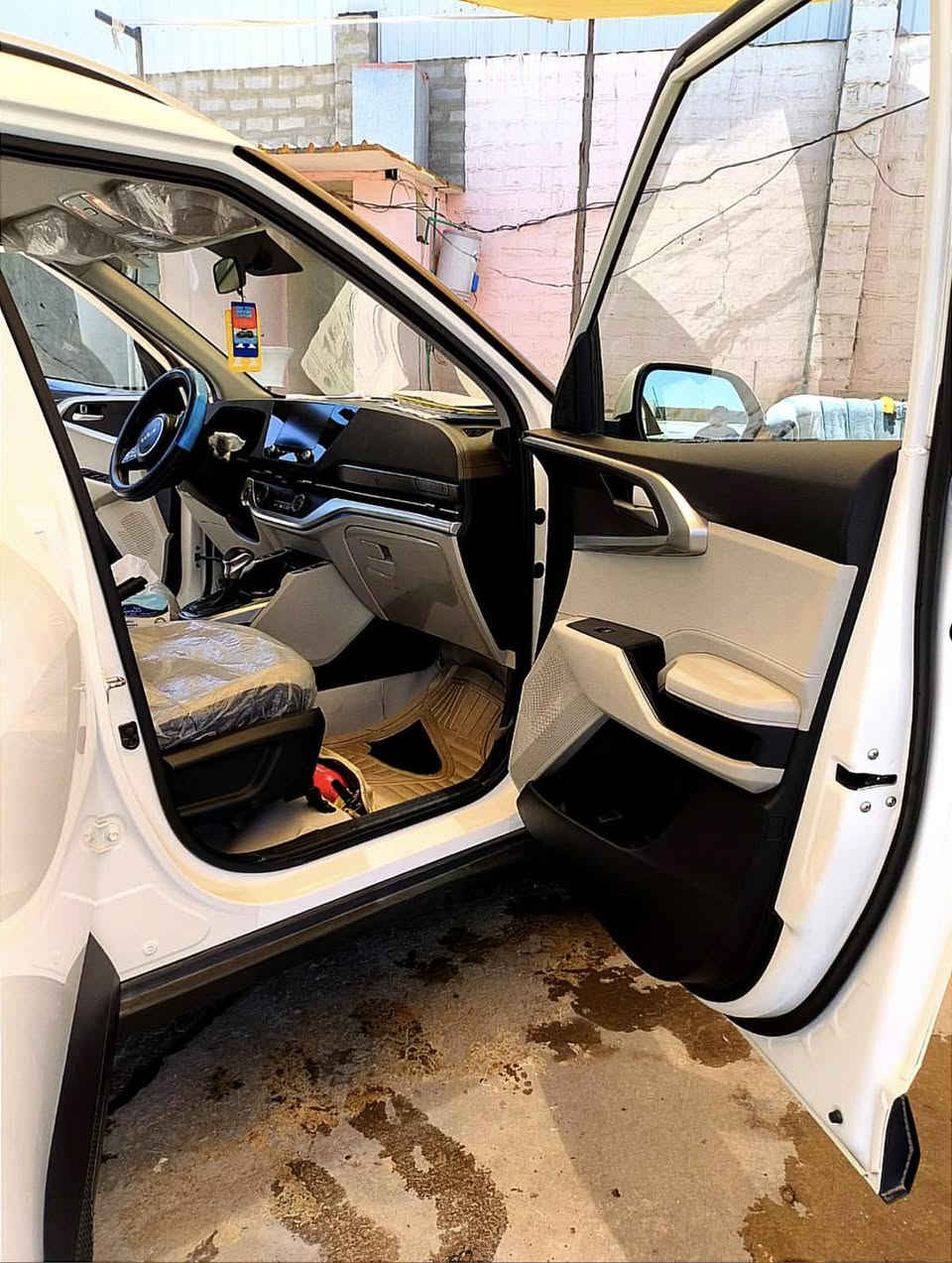 ✨لمعرفة السعر اكتب تعليق رقم 1  ويوصلك برسالة  💌

🚗 كيا كارينز 2023 الشكل الجديد شرط بعدها الكتلوكات والعدة بالسيلفون سيارة نظيفه جدا استخدام شخصي وراعيها صارف عليها هواي كشنات تغليف الارضيه مغلفه جلد اصلي
كامله من كلشي وبالعافية ع ياخذها 
✋ ملاحضة ✋ بيها صبغ قليل بين الباب والجاملغ فقط بدون دواخل نهائي 

⭐ جيل جديد من الأناقة والراحة العائلية
🗓️ الموديل: 2023 (خليجي)
⚙️ المحرك: 1.5 دبل نوزل – كير أوتوماتيك 8 سرعات
📌 العداد: 53 الف كيلومتر
📍 الأرقام: بغداد

🔹 أبرز المواصفات:
▫️ بصمة تشغيل + تشغيل عن بُعد
✨7 راكب 
▫️ مقاعد مخمل مع جلد فخم 3 صفوف 
▫️ تبريد 3 قطع مركزي 🥶❄️
▫️ إنارة أمامية وخلفية LED زينون
▫️ حساسات أمامية وخلفية وبالجوانب
▫️ مرايا كهربائية بإشارات جانبية
▫️ ستائر خلفية 
▫️أريل نفكيتر
▫️ شاشة أصلية مع كاميرا خلفية عالية الدقة دوارة 
▫️ عداد سرعة ديجيتال
▫️ كروز كنترول + تحكم كامل من المقود
▫️ إنارة داخلية LED 
▫️ أنظمة قيادة متعددة
▫️اوامر صوتية 
▫️مثبت سرعة 
▫️ويل فراشة 
▫️مري جانبية شفط كهربائي

مكان السيارة 📍 قضاء بلد 
رقم صاحب السيارة 

***********
