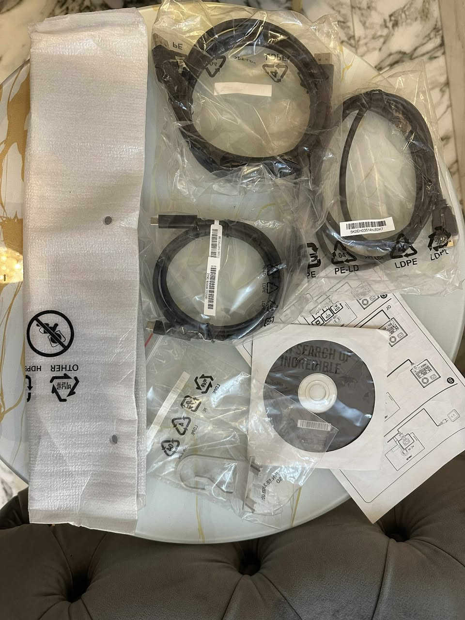 32" In-Plane Switching (IPS) HDR Panel 
 Thunderbolt 3 | DisplayPort | HDMI
 3840 x 2160 @ 60 Hz Native Resolution
 1000:1 Static Contrast Ratio 
 1000 cd/m² Brightness
 Hardware Pre-Calibrated ΔE < 2
 178°/178° Viewing Angles
 5 ms Response Time (GtG)
 Adobe RGB, sRGB, DCI-P3, and Rec. 2020
 Color Gamut :  99.5% Adobe RGB , 95% DCI-P3 , 85% Rec. 2020 , 100% sRGB
 384 Zone Dynamic Local Dimming

السلام عليكم و رحمة الله و بركاته
ASUS ProArt PA32UC 32" شاشة 
لمحترفين المونتاج و التصوير و التصميم 
جديدة نظافة 100 بالمية استعمال( فحص فقط )

 السعر : $1450
وبيها مجال بغداد, العراق


**إذا كنت صاحب هذا الإعلان وتريد حذفه لأي سبب، رجاءا أرسل رسالة إلى الدعم الفني**