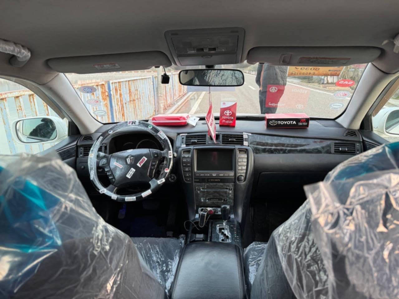 Toyotaa crawn
Athelt
شاهینە 2005
بڕاوەیە
بچووک بە بچووکە واتە 180 
3 دووگمەی ناوو ڕەش
٢٥٠ مەسرفی تیانیە مەسرف کراوە 
گشتگیانی
لە دەربەنیخانە
ئەگەر موشتەریت تەلەفون بکە
***********
♥️
