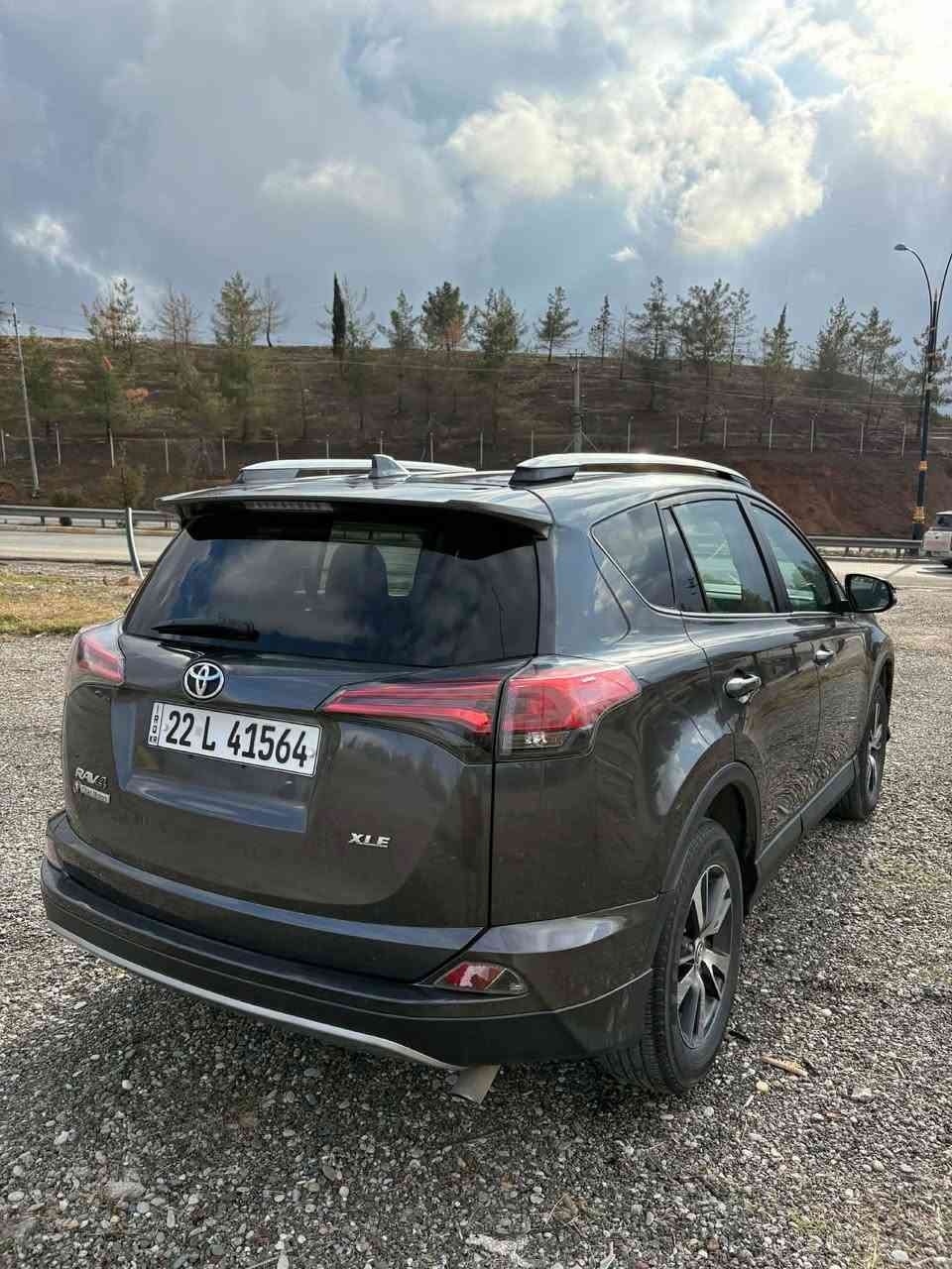 RAV 4 2017
ئەمریکی - بێ بۆیاخ ،بێ ئێرباگ و بێ ژوور تەنها شاسی یەک قۆپی گجکەی هەیە هەر چانەکرایتەوە - سێ جێ كەمەک تعديلى هەیە ، مواصفاتى فول XLE ( بەسمە - سلايت - شاشه - كاميره - رادار  - خەتی جادە - لایت لید و زینون...)
تا ئێستا تەنها 69000 مایل ڕۆشتیە
گێڕ و مەکینە و تبرید بە شەرت 
ڕەقەم و هەزە و سنوی نوێ
خاوێن و یەک دینار مسروفی نییە
بۆ ڕەسمی زیاتر نامە بنێرە
رقم تلفون ***********
سعرى 165$ مجال أربيل, العراق
