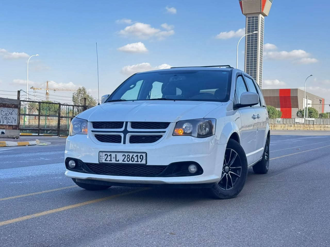 دوج كرفان ٢٠١٨. GT
رقم شمالي تحويل مباشر 
السعر ١٧٥ 
مواصفات GT يعني فول الفول 
باب كهرباء وبرداد وفرس سقف وكشن جلد 
وباقي المواصفات معروفه  

سونار موجود 
حادثها حافت الجاملغ الخلفي    
تقرير كارفكس وسونار موجود بالصور 
بيه قطع زغار صبغ غير الحادث ٣ 
ورقم الشاصي 

مكاني بغداد سيديه  

 ***********  واتس موجود
