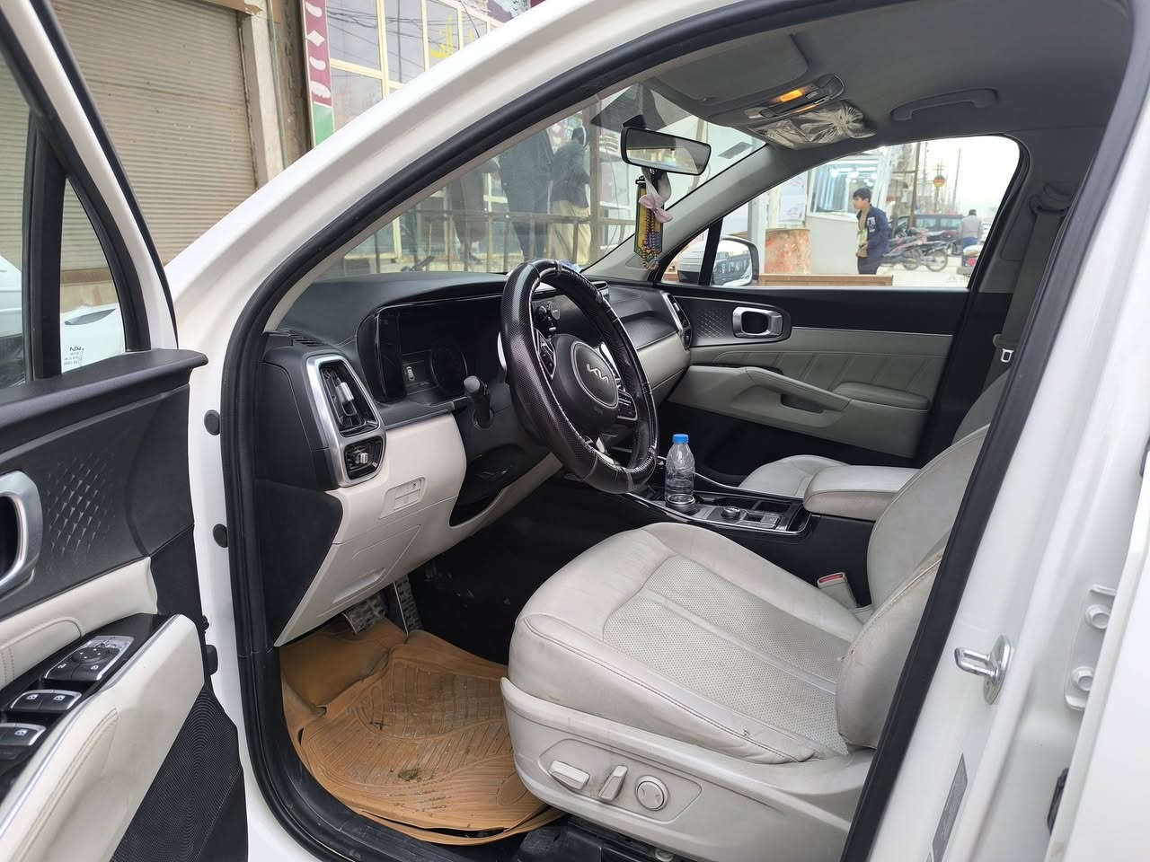 السلام عليكم
سورنتو22 

فول عدا بنوراما

خليجي 

ماشية 104

فول تحكم 

بصمة 

6سلندر 3600

كير ماوس

اربع وضعيات قيادة 

3قطع تبريد 

مناخ منفصل

مقاعد كهربائيه 

سيارة خير من الله

رقم بابل 

تحويل ثاني يوم

السعر 275
***********
