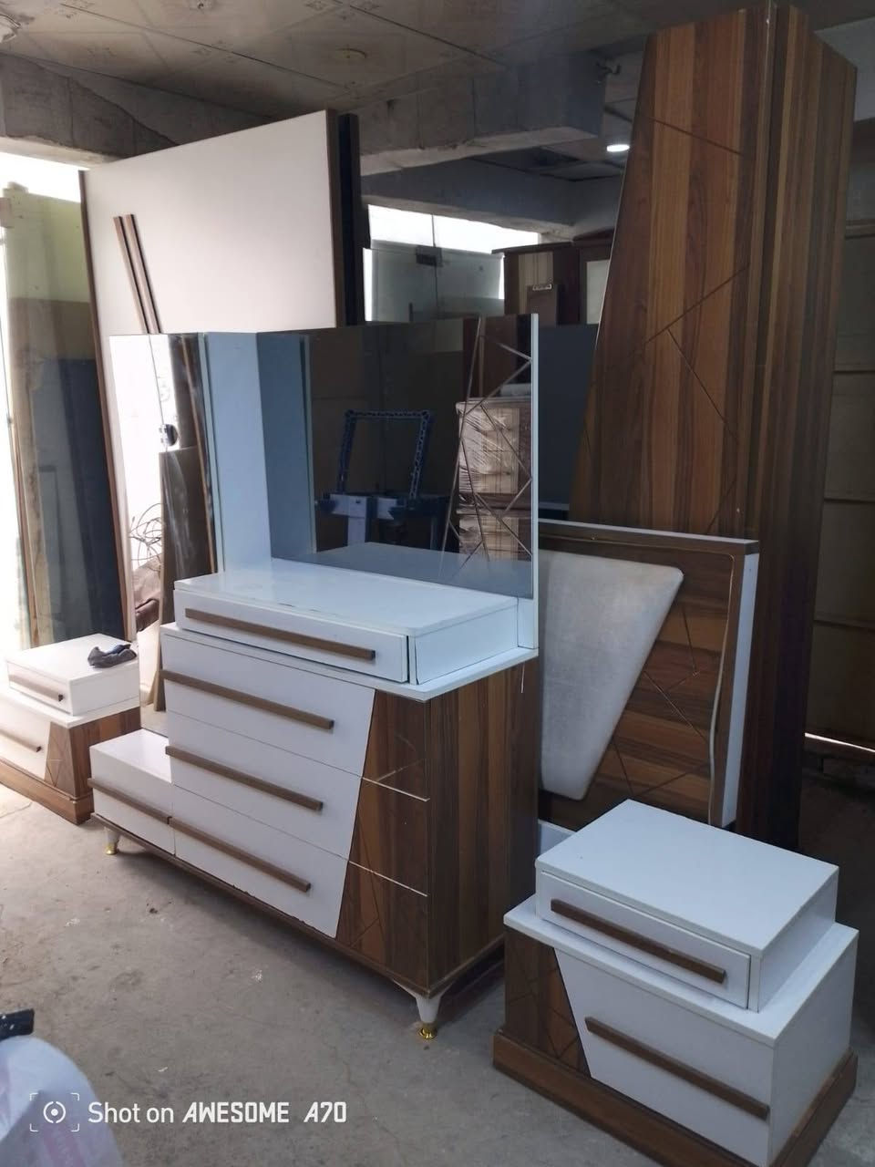 🚨 فرصة مميزة بأربيل 🚨
🛏️ غرفة نوم مودرن وفخمة جدًا
✨ تصميم حديث (خشب + أبيض) مع ظهر مبطن مريح وأنيق
💎 نظافة 100% — جاهزة للاستخدام
📦 كاملة مع: ✔️ كومدينات مرتبة
✔️ تفاصيل راقية تضيف فخامة للغرفة
💰 السعر: 350 ألف فقط (لقطة بهيج تصميم!)
📍 أربيل
🔥 اللي يدور على غرفة مودرن ونظيفة، هاي فرصته
🚨 السعر مقابل الشكل والجودة يعتبر فرصة
📩 راسل خاص قبل لا تنباع


**إذا كنت صاحب هذا الإعلان وتريد حذفه لأي سبب، رجاءا أرسل رسالة إلى الدعم الفني**