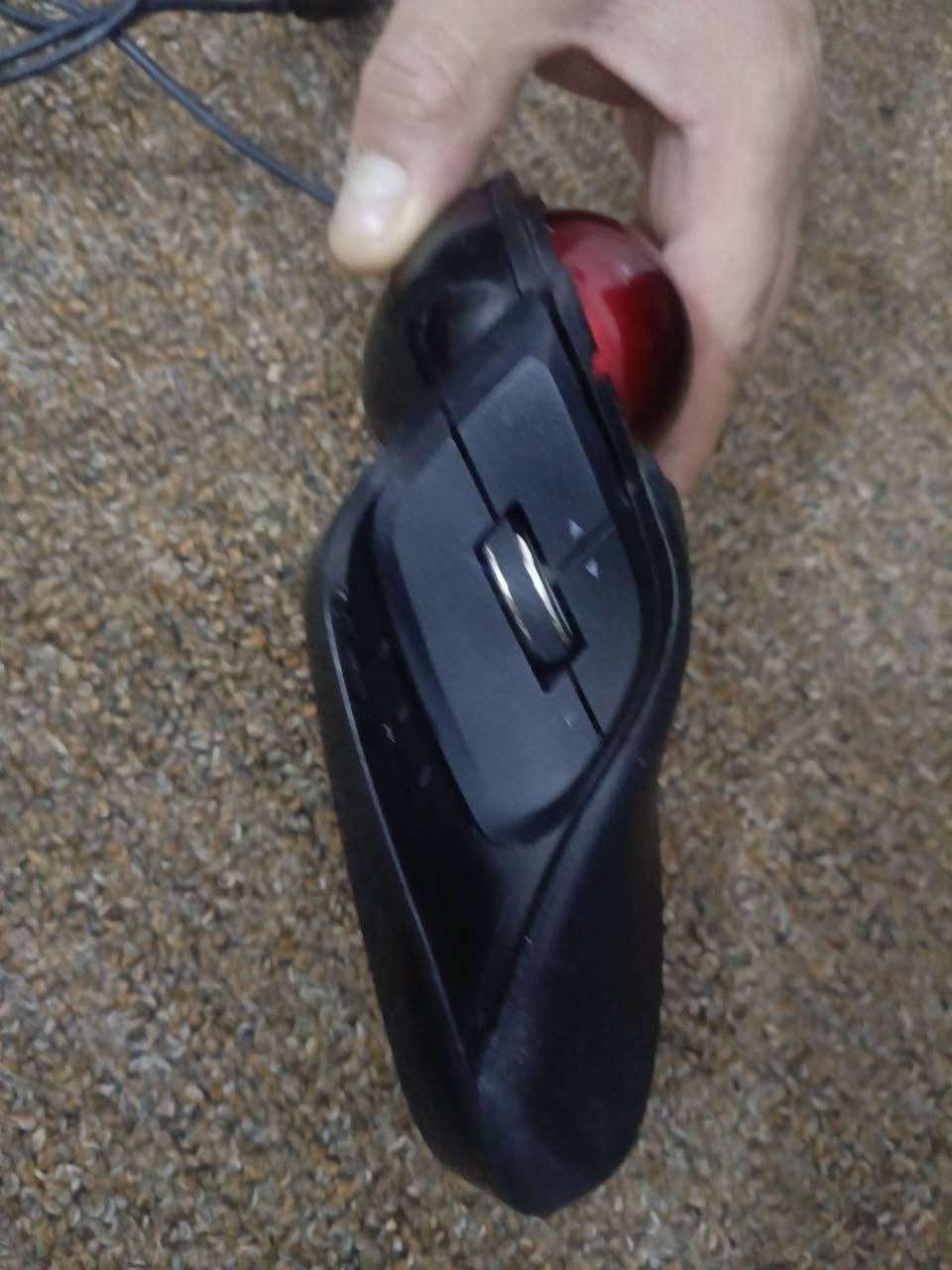 هذا الجهاز  ماوس كرة تتبع (Trackball Mouse) من شركة Elecom اليابانية، والموديل هو Elecom Huge
قيم سعره واخذه مكان بغداد ع فحص


**إذا كنت صاحب هذا الإعلان وتريد حذفه لأي سبب، رجاءا أرسل رسالة إلى الدعم الفني**