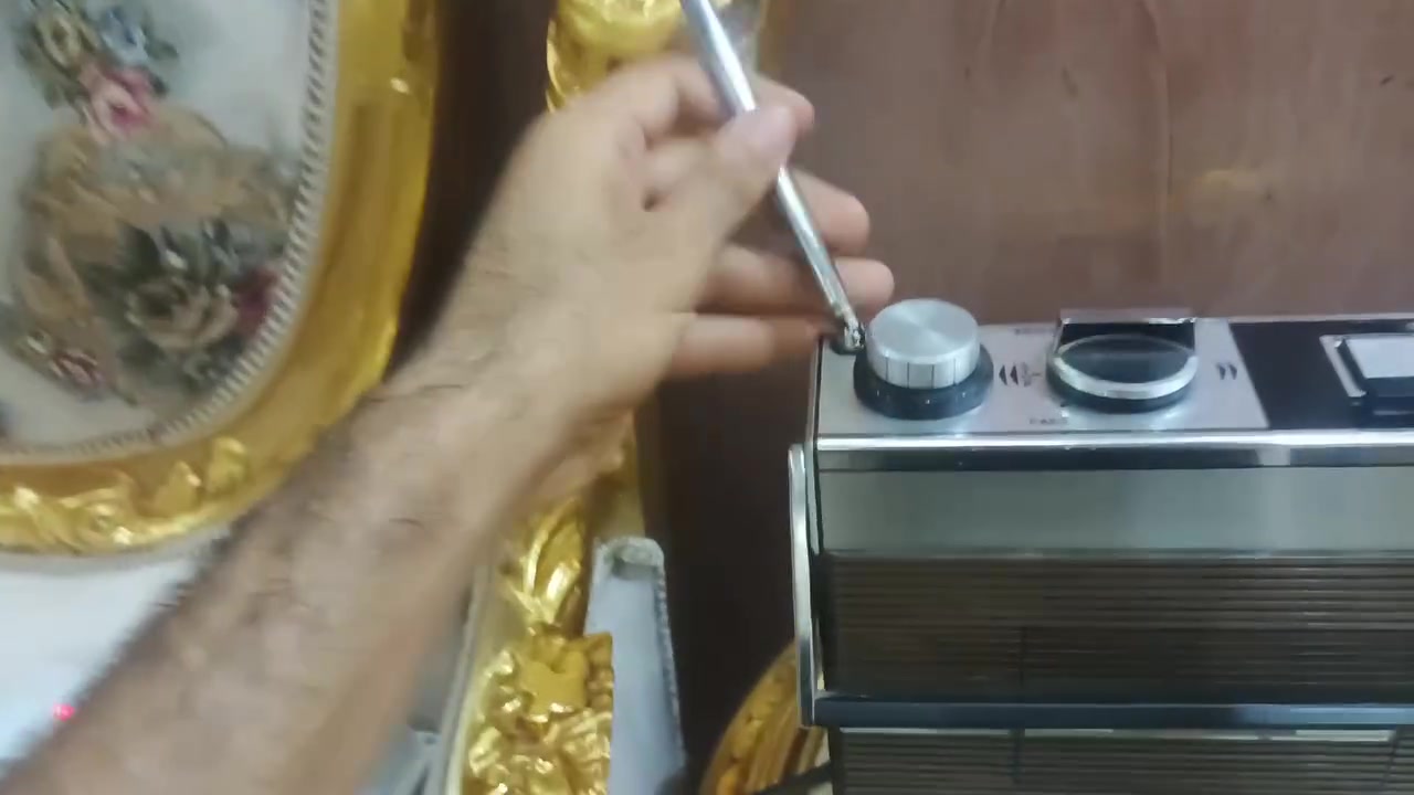 مسجل وراديوFM كروندك مسجل جنل نادر شغال نضيف جدا سعر 125الف مع توصيل ***********
