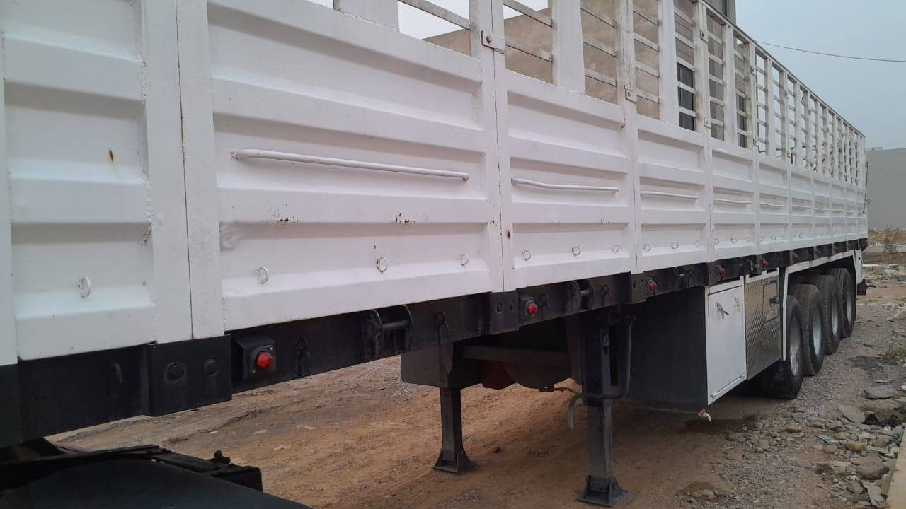 السلام عليكم ورحمة الله وبركاته
للبيع عربانه شاصي محلي 16)
الطول (13متر و60) فصال)
مال رمادي ارتفاعها(175)
عرظها (250) كاملا عل شغل)
جادر جديد شتوي وصيفي)
طخم تاير جديد بيها)
3دناكير برينه والرابع 13رفاع)
العنوان موصل اخوكم ابوثامر مكلف بنشر السعر( 150)💵
وبي مجال للإستفسار التصال
*********** ☎️
*********** ☎️
