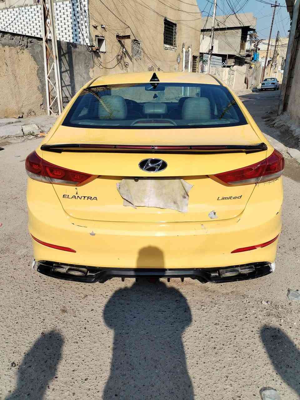 السلام عليكم إلنترا موَديل 2018 فول عدا الفتحه اشاير بالمري يدات الباب بصمه مانع انزلاق تحكمات  كشنات جلد تدفئه كير مكينه خير من الله شادلها منضومه غاز جديده تبريد بيانو جديد  حادثها جاملغ وباب وبالعراق طخه جدا بسيطه بالبنيد السعر 120 وبيها مجال رقم الهاتف ***********
