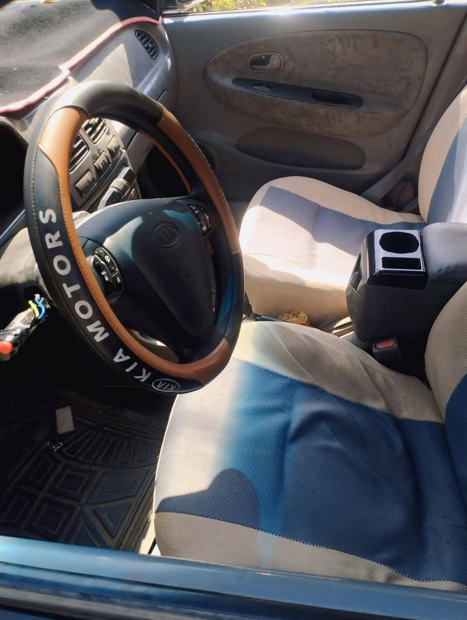 سلام عليكم ورحمة الله وبركاته ريو موديل 2000 السنويه لحد نهايه 2029 رقم ديالى انكليزي السعر 40 وبيها مجال للطيبين المكان ديالى بعقوبة للاستفسار الاتصال على الرقم ***********
