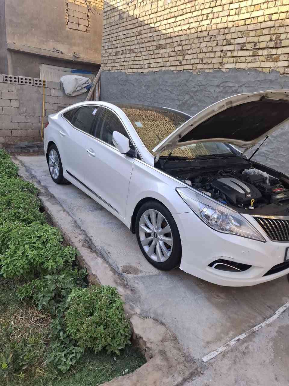 هونداي ازيرا 2014 خليجي
محرك V6
رقم شمالي سنويه ل٣٠ تريد تحويل تريد وكاله
هزه جديدة
حساسات خلفية
مري شفط
تحكم ستيرن جهتين
اشاير بالمري

بلوتوث + Aux + USB

بانوراما
كشنات جلد
كشنات امامية كهرباء
تبريد قطعتين
3 بردات
وبعد هواي بيها موصفات معروفه

لسياره جاهزه مناقصه لو برغي من صدر من تايرات( لدهن ام زويل )

بيها صبغ اقل لشبر جوه قبق لبنزين +فقط براغي لبنيد مفتوحه لبنيد مطبع باقي كفاله عامه من لشخط

العنوان بايل لحمزه الغربي
 السعر 140وبيها مجال بصيط 
للاتصال: ‭***********
