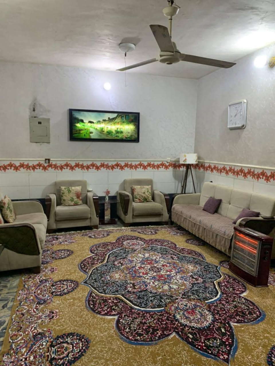 السلام عليكم 

بيت للبيع طابو زراعي الموقع بستان الحلو خلف مشهد الشمس

المساحه:180متر واقع حال 

الطابق الارضي: يحتوي على استقبال وصالة ومطبخ وغرفة ومجمع صحيات غربي وشرقي

الطابق الثاني: يحتوي على غرفتين نوم وسطح وصحيات وغرفة مخزن

للاستفسار: مراجعه مكتب الخضراء للعقار  

***********
***********
