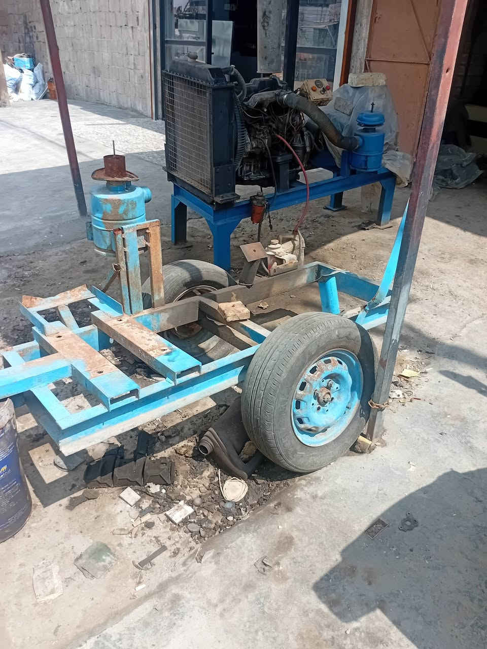 للبيع مولدة كيا محرك 2700 كلش نظيف لاصرف ولاتبخير مع شاصي كامل مع التايرات راس التوليد 30 كي في ثري فيز السعر 12 ورقة العنوان بغداد للاستفسار الاتصال على الرقم ***********
