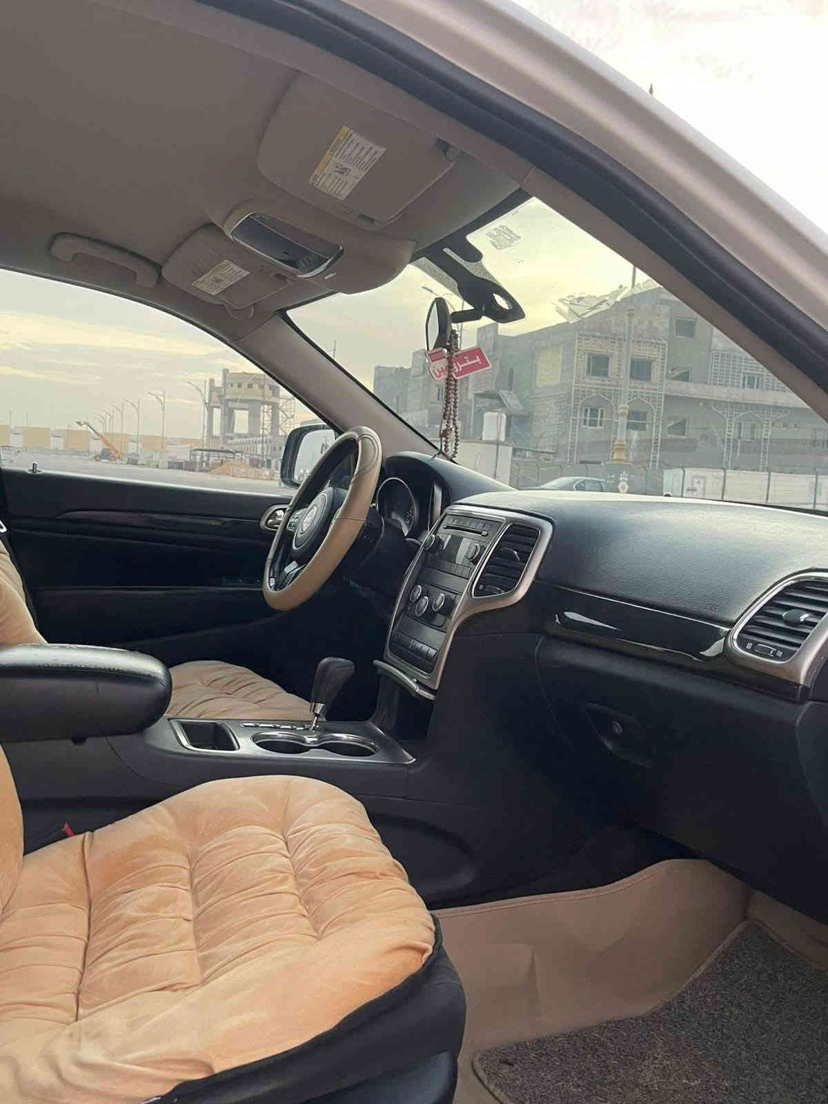 Jeep Grand Cherokee
سلام عليكم

لون ابيض 
٣٦٠٠
كشنات مخمل 
تحكم ستيرن 
كروز سرعة
لايت زنون 
رقم بغداد بأسمي تحويل ثاني يوم 

مكاني كربلاء حي الإطارات قرب تقاطع الميلاد 
السونار بالمنشور 
***********
***********
ابو نرجس 

‪ 
……………بدون مراوس بيع فقط……………
