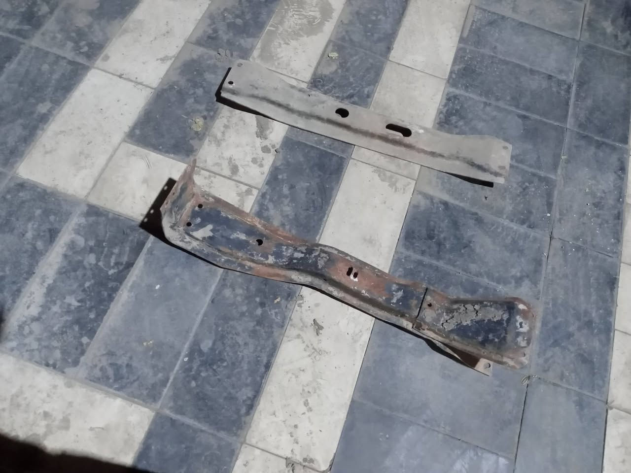 جسرين شاصي  مال جمسي ثمانينات ب٤٠الف بغداد***********
