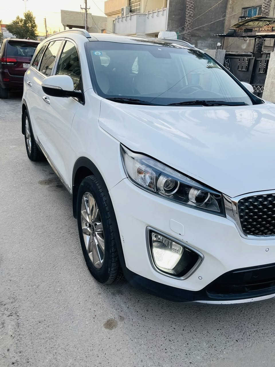 السلام عليكم
كيا سورنتو ٢٠١٦ فول مواصفات ١/١ ماعدة
جنطه مو كهرباء محرك ٦ سلندر بلادي مامفتوح 
سيارة جديدة اي نقص مابيها دواخل بعدهه مال شركة 
بصمة 
كشنات تدفئه وتبريد 
بنوراما 
٧ راكب 
٣ قطع تبريد 
شاشه نفكيشن كار بلي 
زراك لايت 
نضام ترحيب
دشبول الكتروني 
داخل بيجي 
كشنات جلد + كهرباء 
بعد هواي مواصفات بيهه 
رقم بغداد باسمي ماشيه ٨٩ الف سيارة نضيفة
بيهه فقط جاملغ امامي مبدل اصلي بددون صبغ سيارة
عارضها ٢١٥ بيها مجال بسيط لاتصال ***********
مكاني بغداد حي العامل
