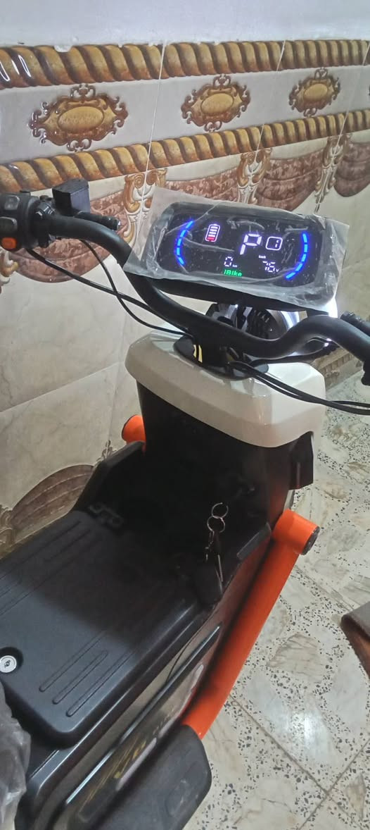 سلام عليكم دراجة شحن v6بلاك دراجة صار سبوع ماخذهة جديدة ماشي قليل بيهة رايدهة 950الف بيهة مجال شي بصيط هذا رقمي ***********
