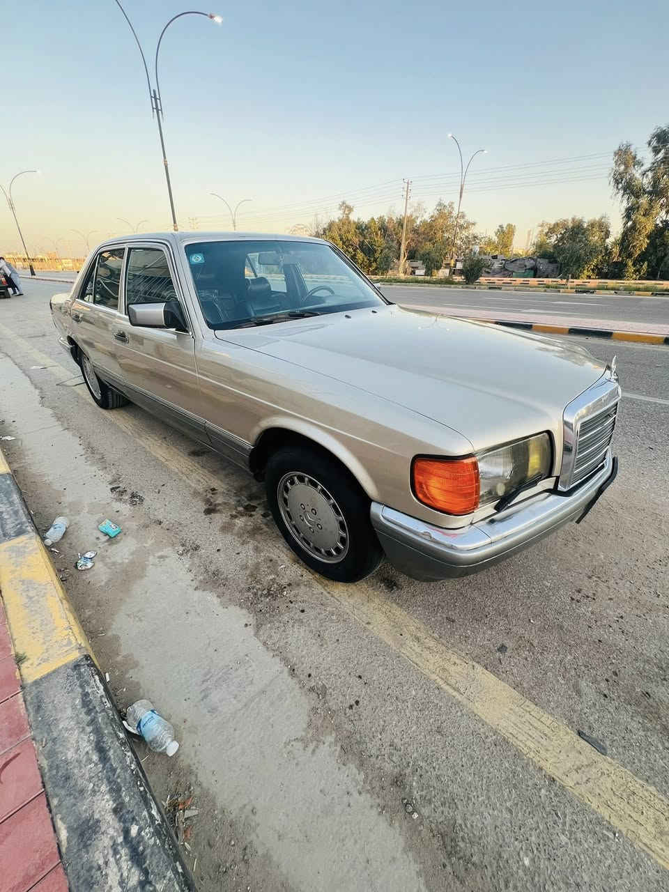 سلام عليكم مارسدس جامبو باب قصير للبيع 
رقم بغداد انكليزي سنويه لغايت 2030 
موديل 86 
السياره مصبوغه عام حداديه جديده تخم تاير جديد
محرك بلادي (300) 6 سلندر كير ومحرك جدد
السياره جاهزه 
السعر 63 وبيه مجال 
للاستفسار ***********
