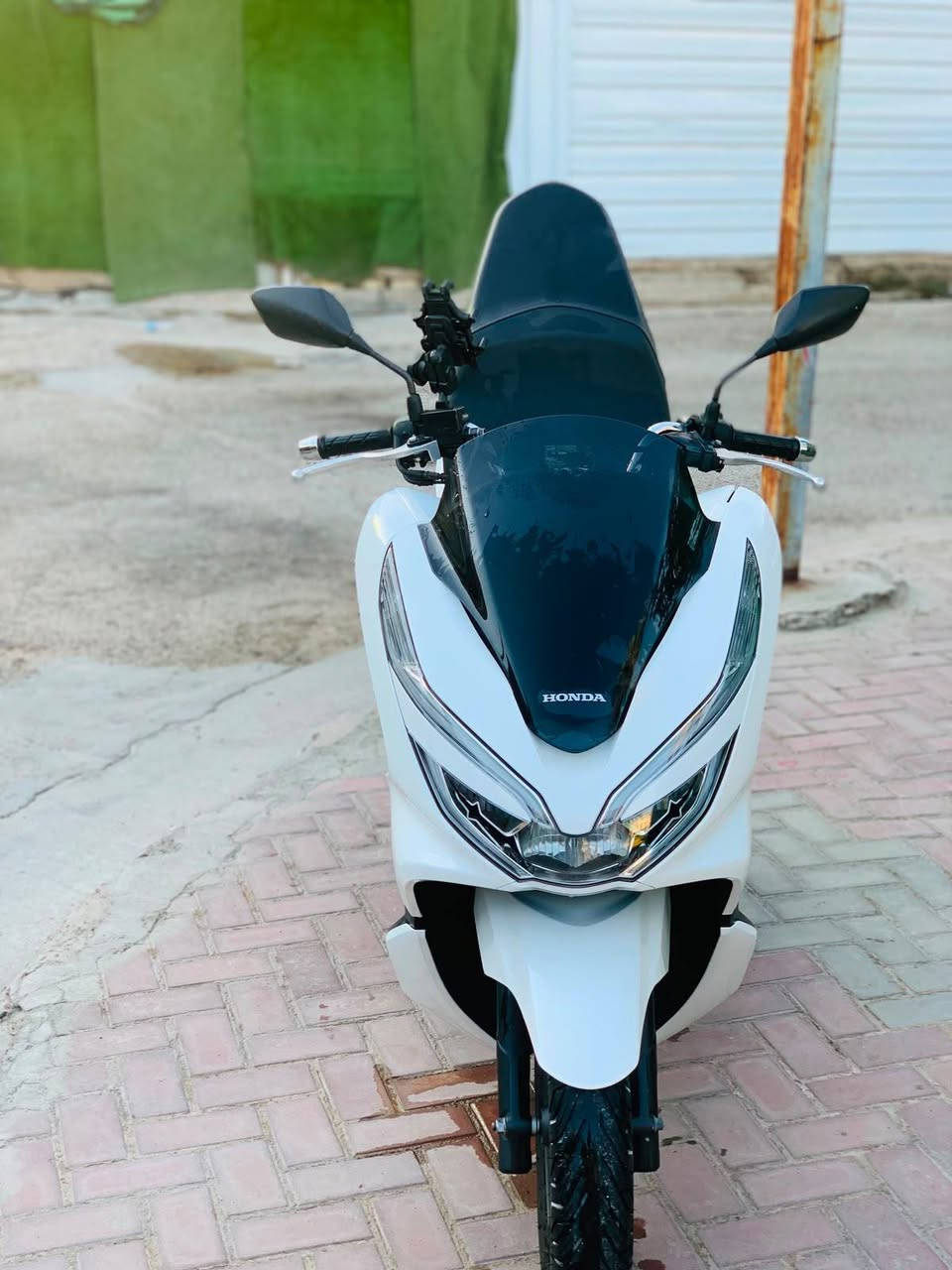 السلام عليكم
دراجة PCX ياباني الجيل الثالث مكينة 150 الون أبيض  ماشية 21 الف نضافه فول مكاني بغداد الشعله الرحمانيه    السعر 25$  وبيه مجال  ***********
