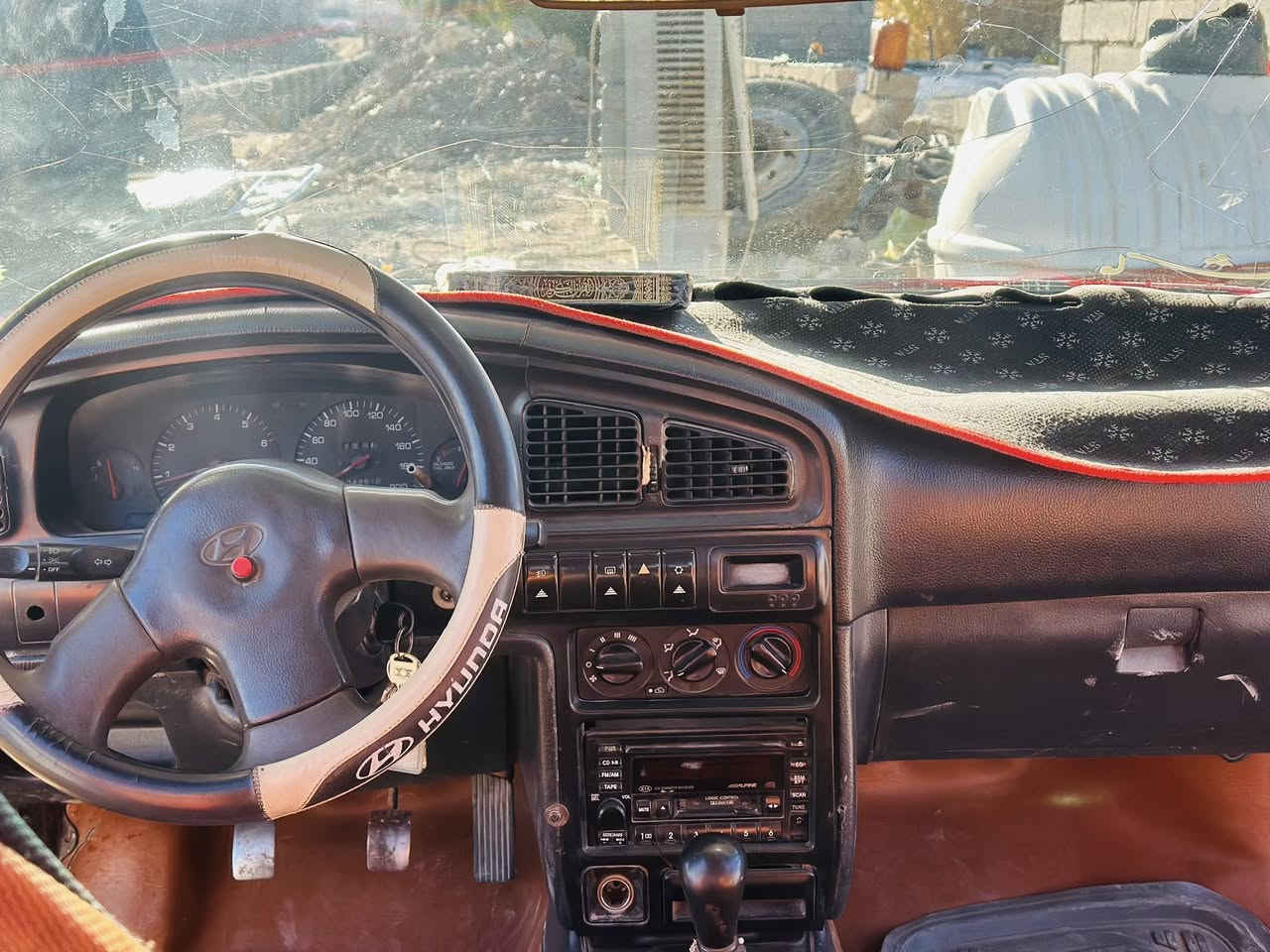 سلام عليكم سياره النتره دمعه موديل 1994 سياره 
نضيفه نقصه بس دعاميه خلفي محرك كير كفاله 
بسمي تحويل ثاني يوم السعر 30 او بيه مجال 
مكاني اديالى منصوريه الجبل رقم الهاتف ***********
