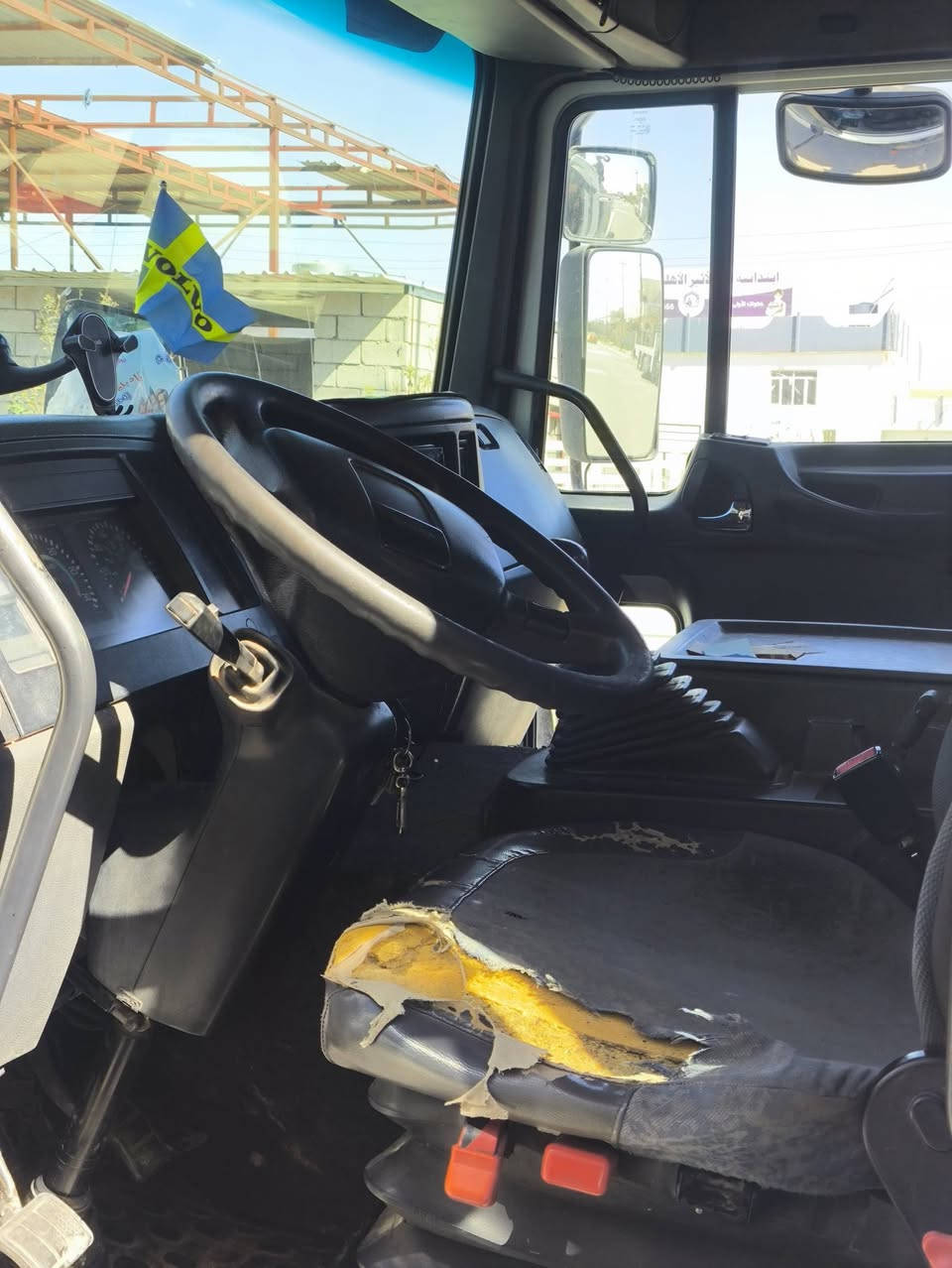 السلام عليكم للبيع فالفو 8برغي حجم 220
السياره مديل 2004جاهزه من كلشي كير ومكينه وكسل شرط كرينها فاسي حجم 110سلايتين رجلين مخالف رقم سليمانيه تحويل مباشر سنويه جديد السياره سطحه موطور سحب بيها ورجلين كامل مكان السياره كركوك قضاء الحويجه تفاصيل اكثر اتصل وتدلل ***********
