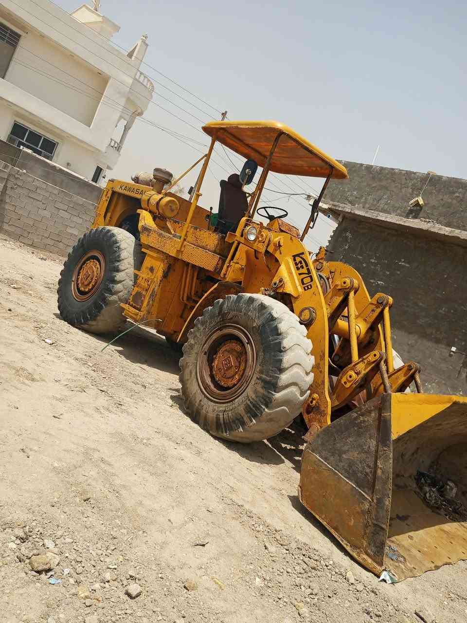 شفل كاوسكي 70 عادي موديل 82 محرك بي 102 رقم بصره اصفر جاهز للعمل السعر 130 وبيه مجال العنوان بغداد ***********
