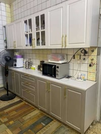 كاونتر 3 متر مع ملحق وسنك متر ونص مع ديلا استخدام سنة واحدة نظيف جدا ا...