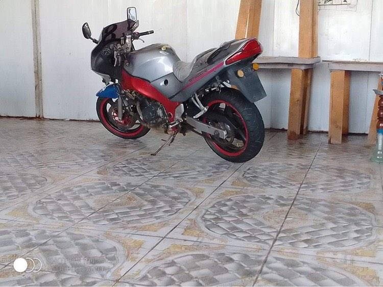 السلام عليكم شباب...
للبيع قرش محرك 400 VC مبدل كفرات 600 
كير محرك كابريتر مكفول هاي نظافتهاو تشغيلها كدامك 
واتساب و اتصال ***********
السعر مطلوب : 700الف
