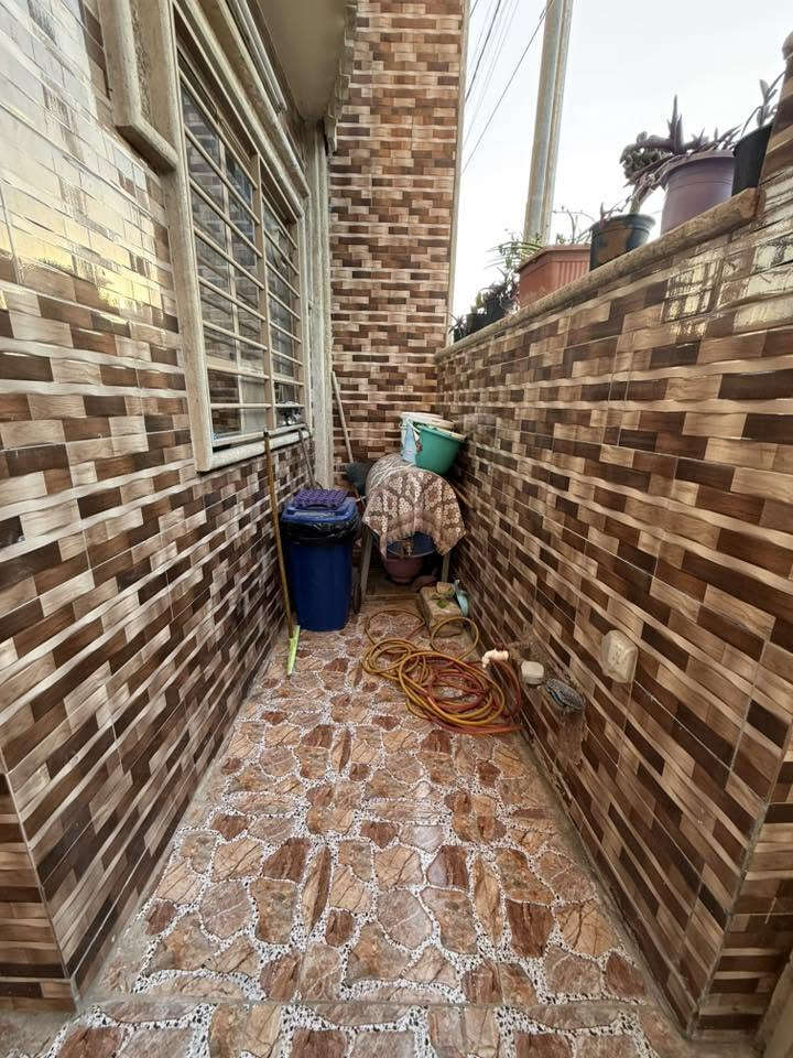 سلام عليكم
بيت 🏠 للبيع في حي الاخاء الاولى موقع مميز قرب جامع الله وأكبر  

بناء هندسي فول حديث 2023 سند طابو الزهور شرط التحويل 

مساحه البيت 🏠 100 متر واجها  6  متر 

يحتوي البيت على استقبال وهول وغرفة نوم 🛌 ومطبخ وصحيات ومناور وكراج سياره 

ط2 :   2 غرف نوم 🛌 وصحيات ومناور وبلكون 

يحتوي البيت 🏠 على 

نظام كاميرات 

نظام سبالات 

نظام دكتات 

نظام غسالات 

نظام دشات 

نظام غاز 

للاستفسار عن سعر البيت 🏠 الاتصال ع الارقام  *********** - ***********

