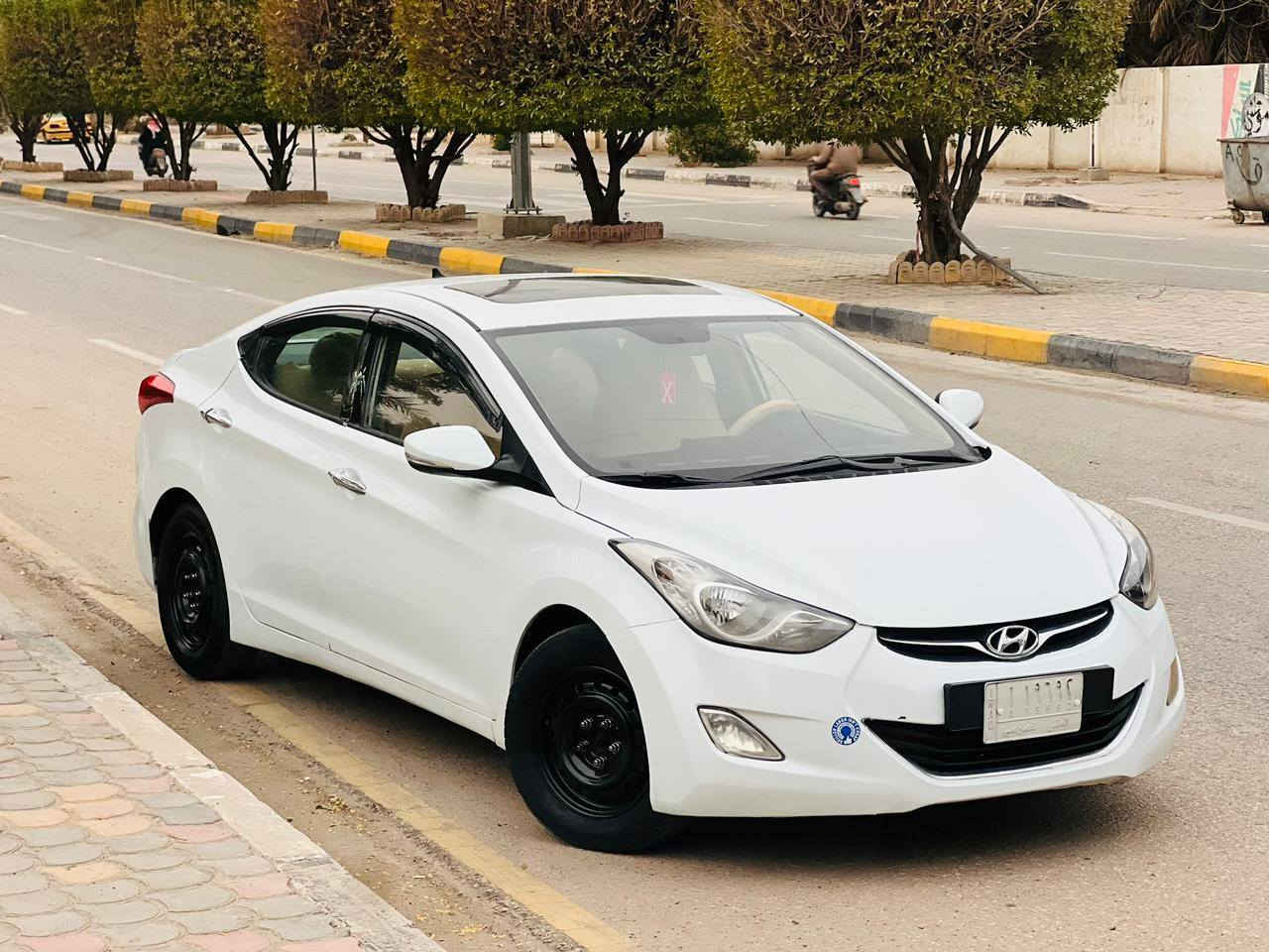 السلام عليكم للبيع هونداي النتر مديل 2014 وارد خليجي بيه صبغ جماليه فقط مكينه كير حداديه تخم تاير تبريد ثلج السعر 86 المواصفات فتحت صقف تحكم استيرن شاشه جبيره حساسات خلفيه مشروع وطني تحويل ثاني يوم رعيه جاري  السياره جديده وجاهزه من كلشي مكينه 1800 دوش مكان السياره كربلاء الستفسار اكثر عل رقم ***********
